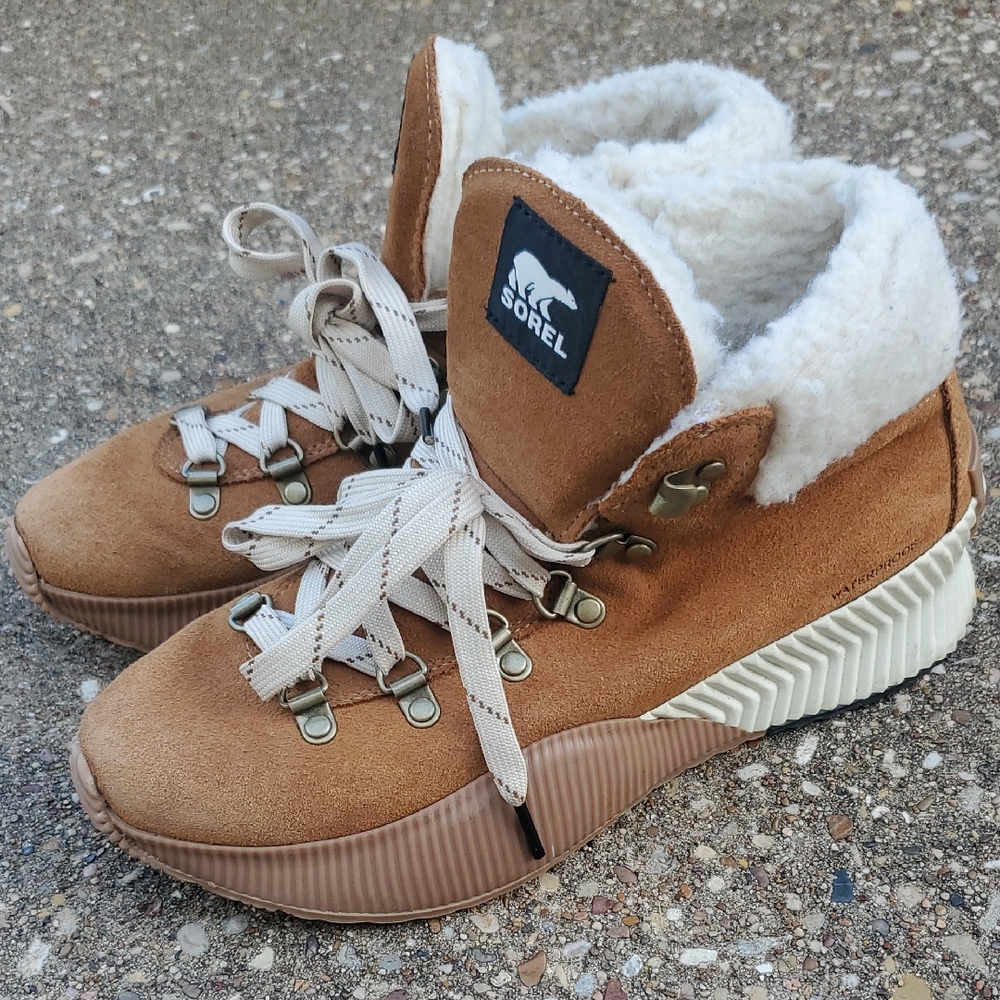Sorel Out & About III Conquest Suede Faux Shearling Hiking Sneakers Camel Brown